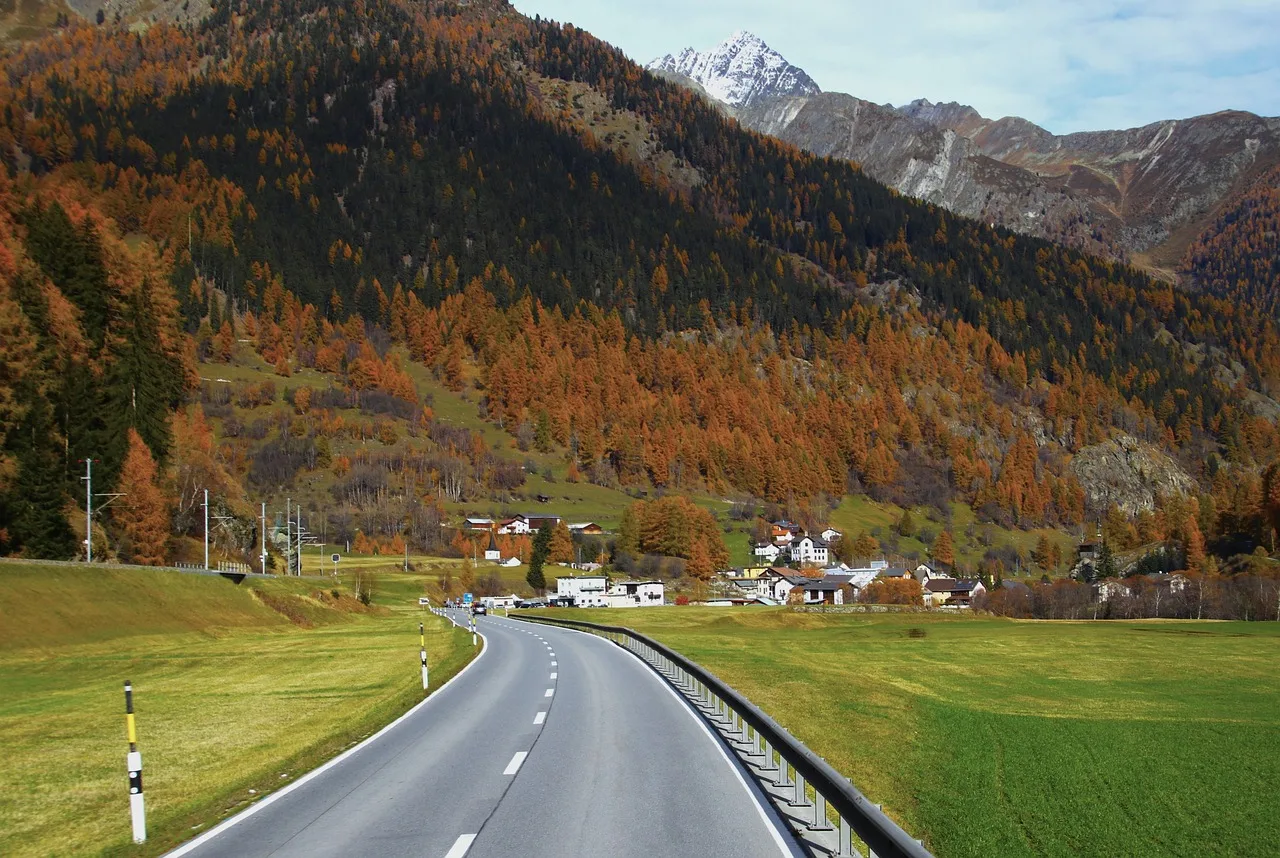 mountain, mountain landscape, highway, top, distant view, autumn, massif, mountain range, nature, colors of autumn, roadside, alpine village. Small businesses can do for a scenic drive what agencies cannot